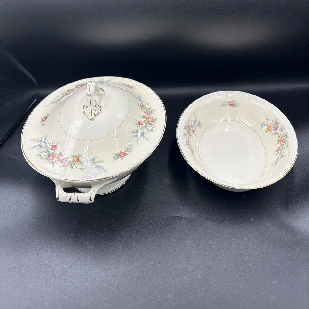 Homer Laughlin GEORGIAN  EGGSHELL Roses Covered Casserole + Oval Serving Bowl